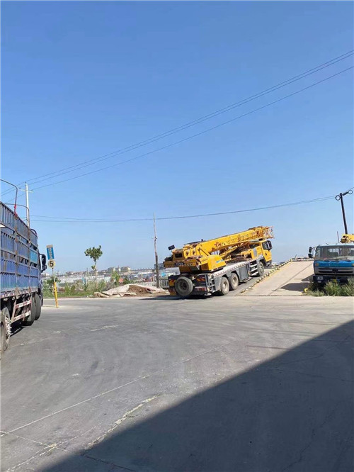 铁岭市25吨吊车的租赁价格大概是多少？