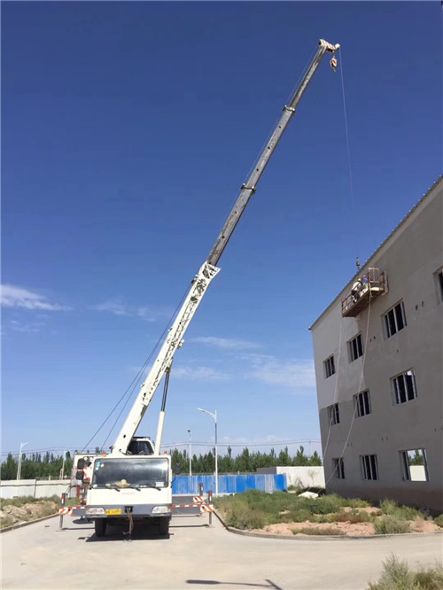 铁岭市“轻装强干”—— 吊车的 “轻量化臂架” 技术
